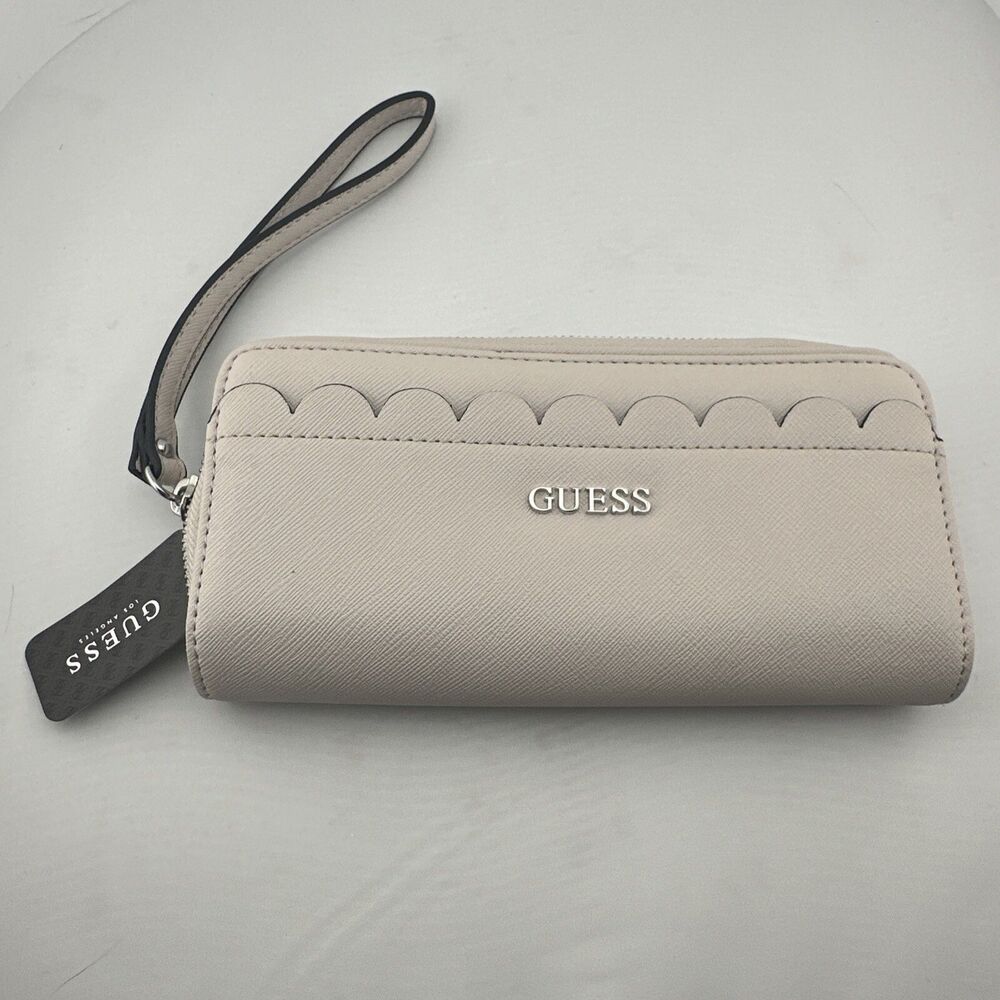 NWT Guess Women’s Scalloped Handbag Wallet Beige Zip Closure VY691467-09